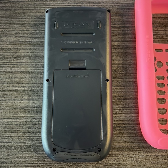 TEXAS INSTRUMENTS TI-84 Plus graphing calculator with pink silicon case - Picture 3 of 9